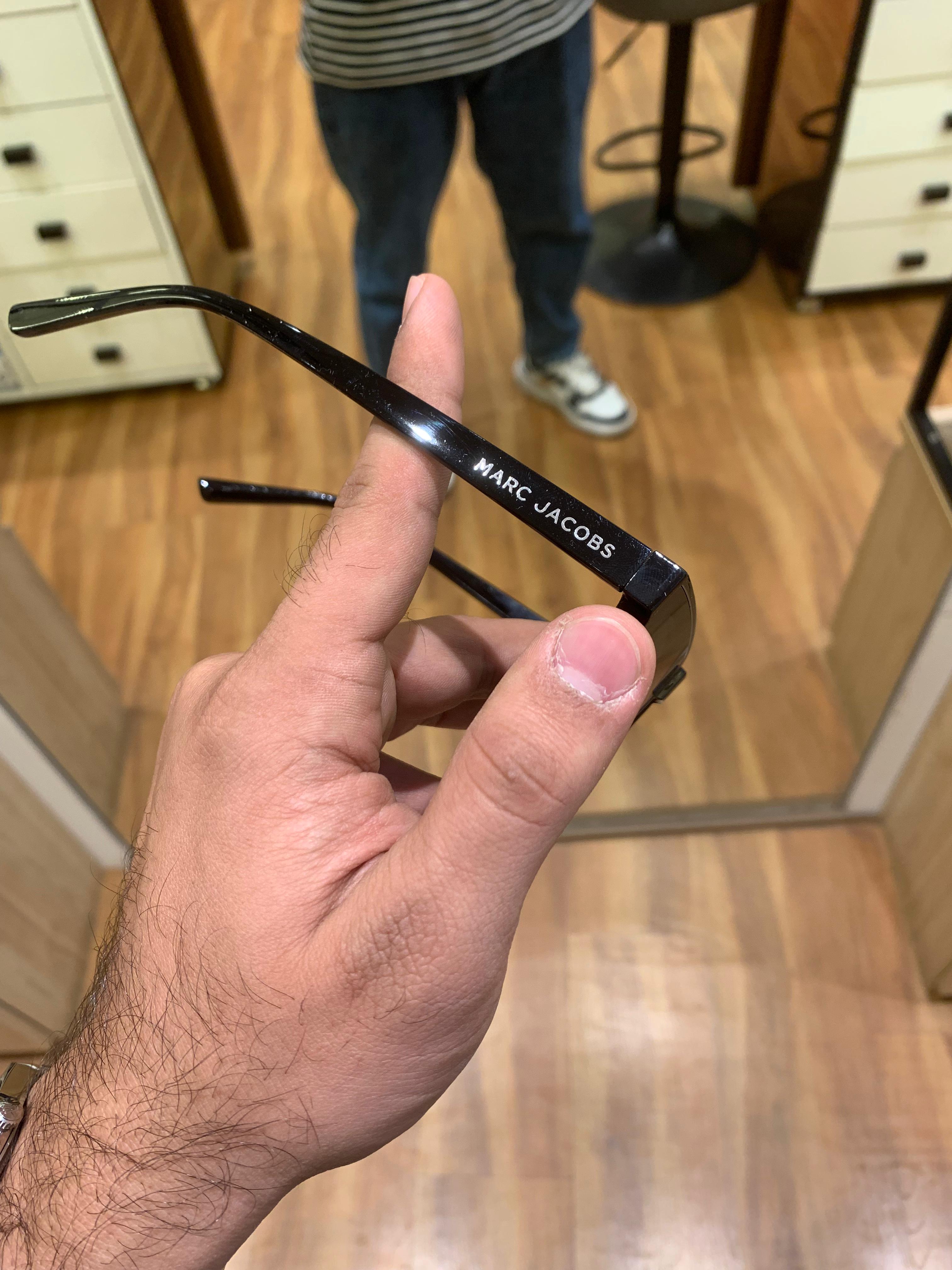 marc squre full black