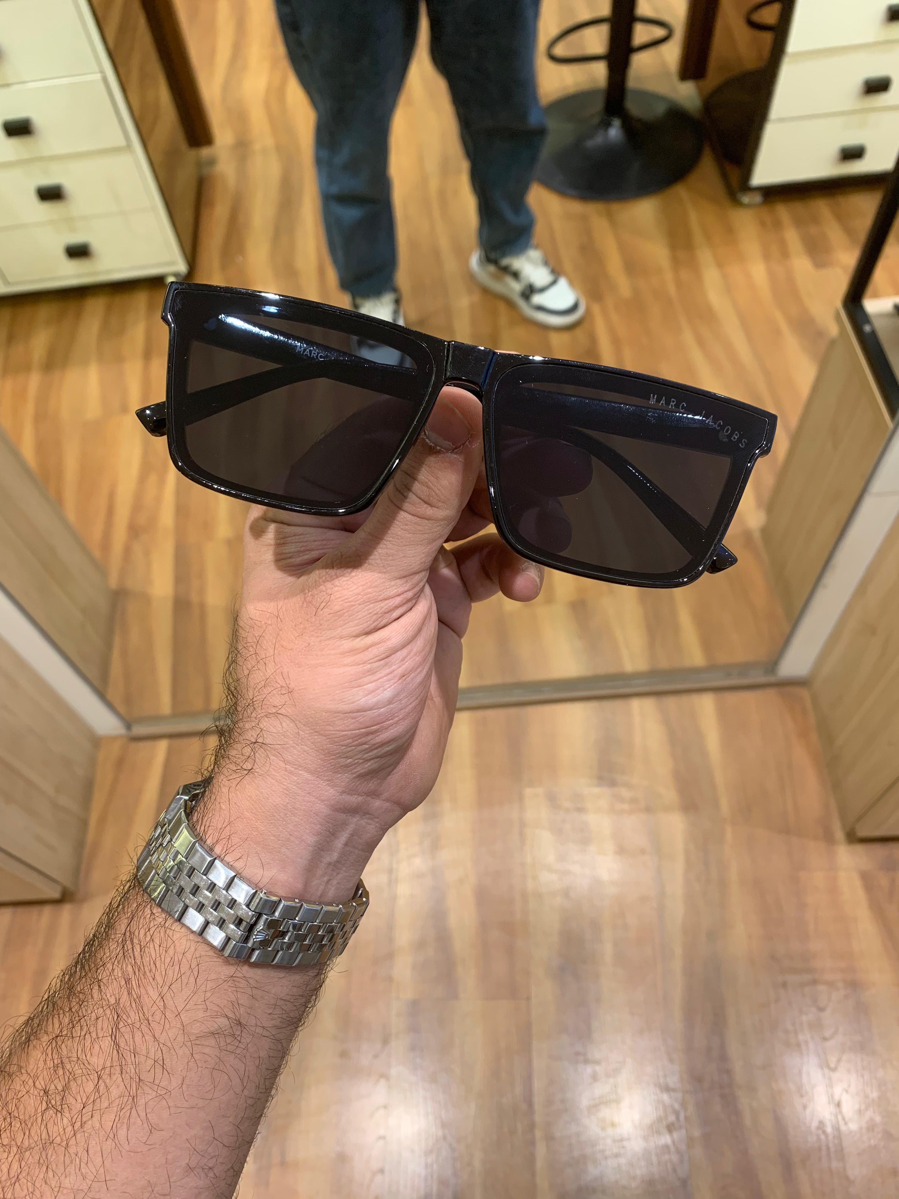 marc squre full black