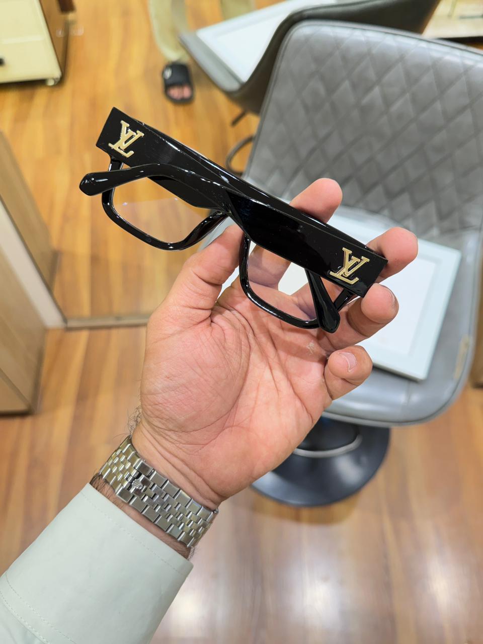 LV 6026 black plano
