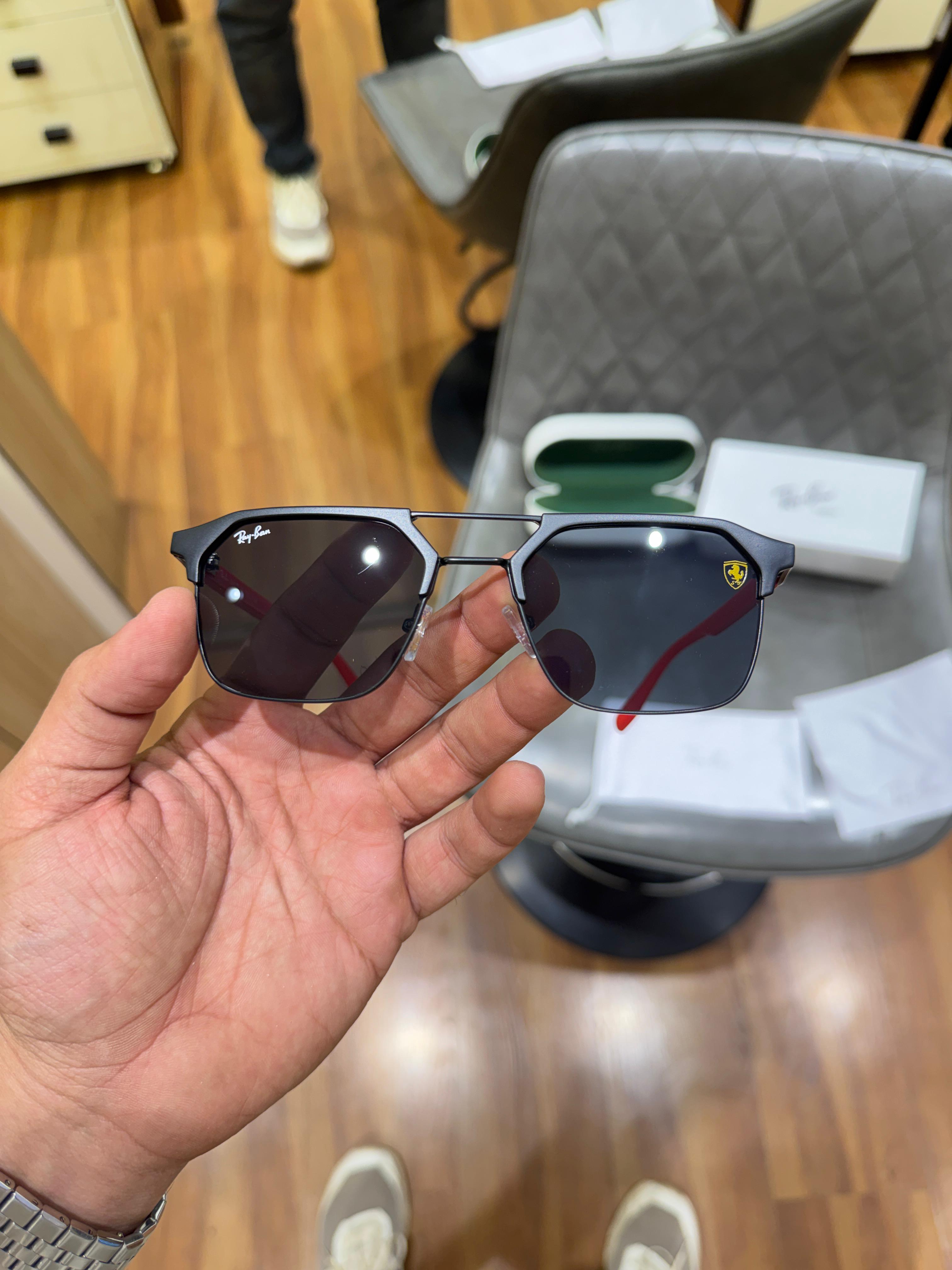 RB 04 black red